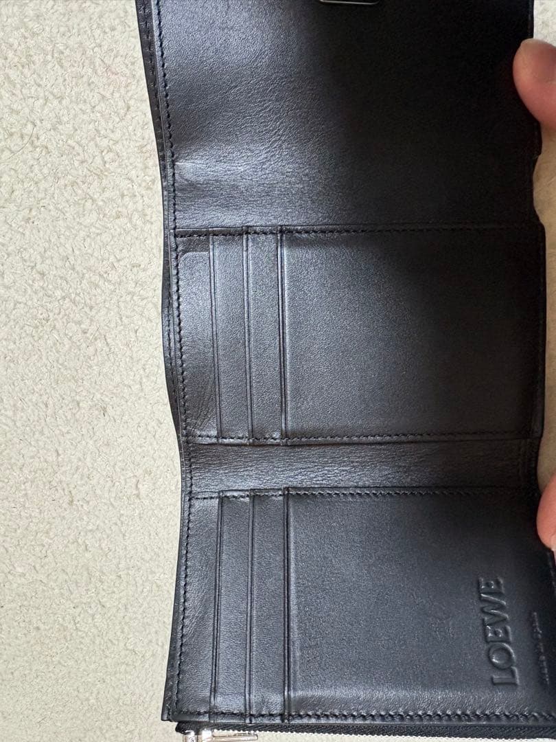 ロエベ　アナグラム バーティカル ウォレット スモール（ペブルグレインカーフ