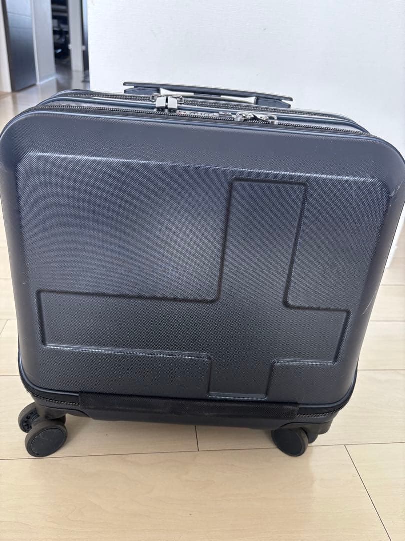 イノベーター キャリーケース 33L 機内持ち込み可