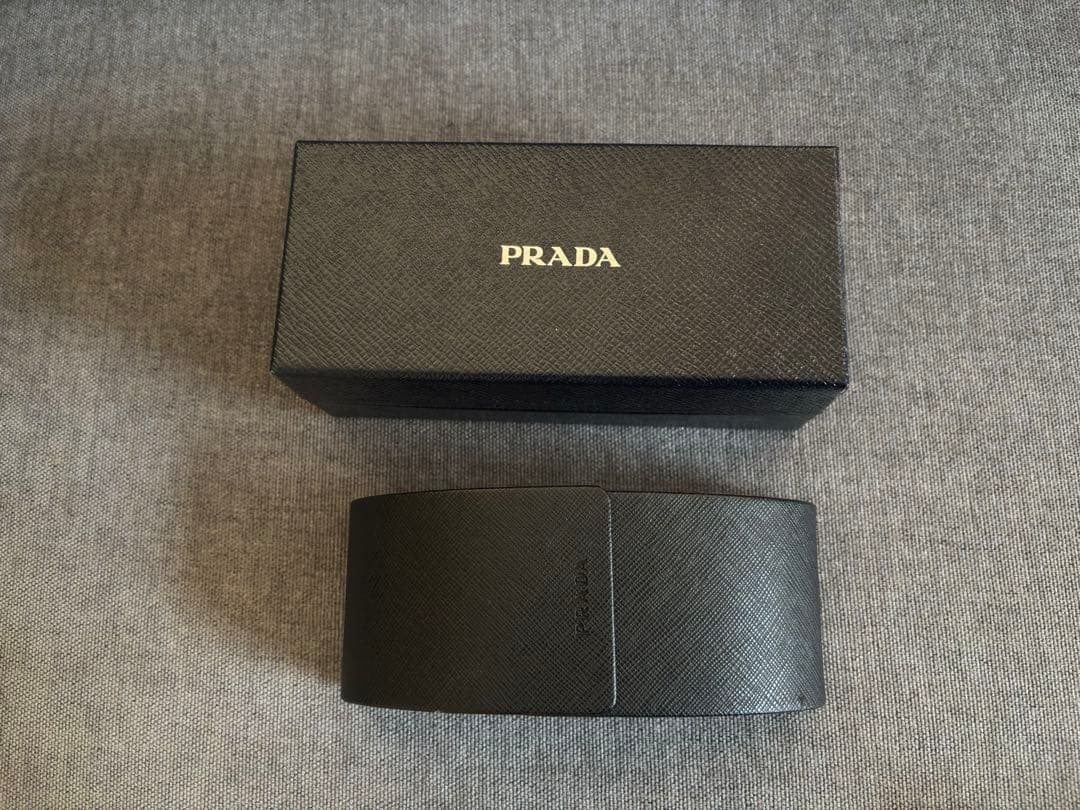 ［ヒデトシ］PRADA ブラック サングラス ケース付き