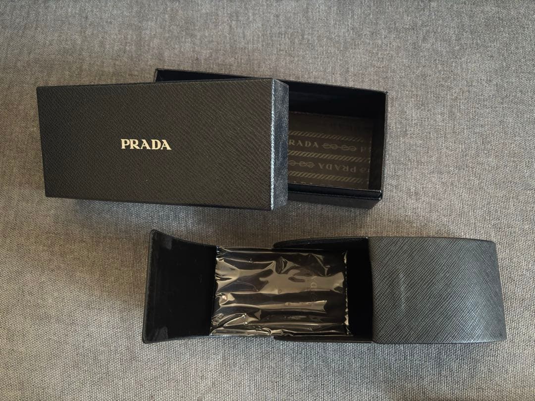 ［ヒデトシ］PRADA ブラック サングラス ケース付き
