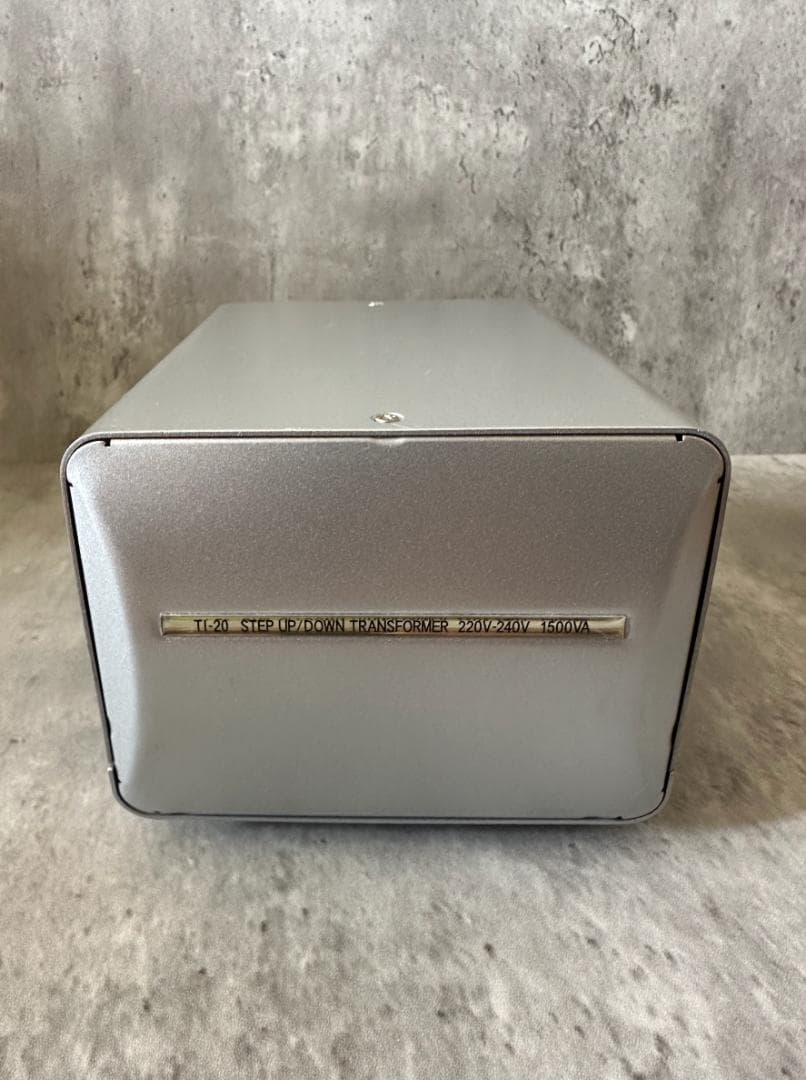 TI-20 海外旅行用変圧器 1500VA 100V/220-240V カシムラ
