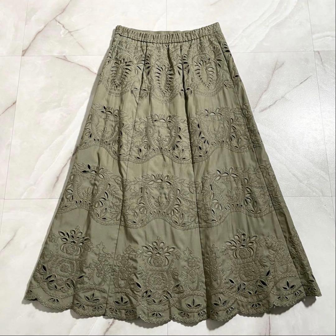 M18651 未使用　ダーマコレクション　カットワーク刺繍フレアロングスカート