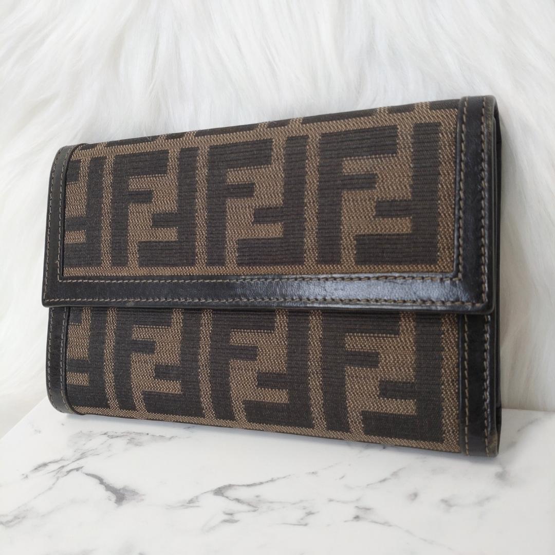 美品✨フェンディ 三つ折財布 ズッカ キャンパス レザーブラウン