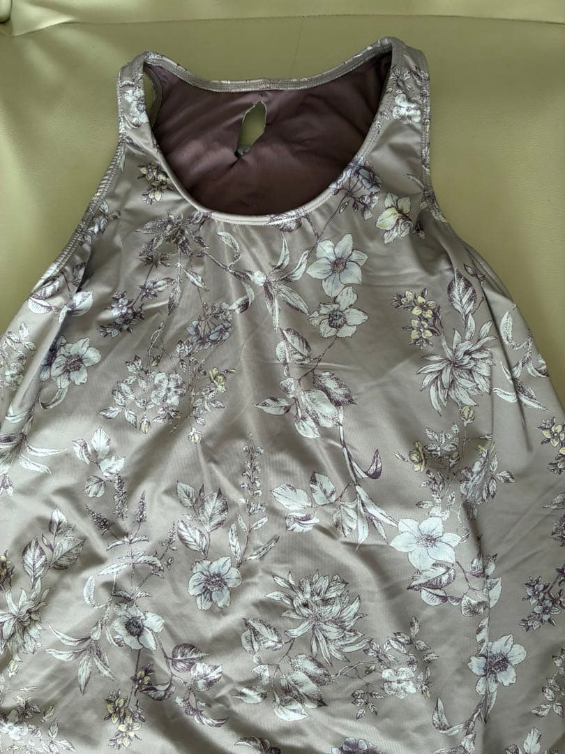 専用　お値下げ中です ラバ　スカーラ　花柄　ノースリーブヨガウェア　美品
