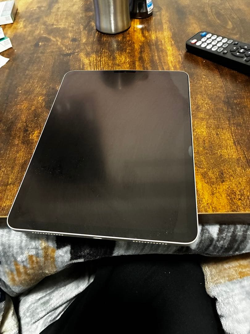 iPad Air 第5世代　Wi-Fiモデル　64GB キーボード付きカバーも