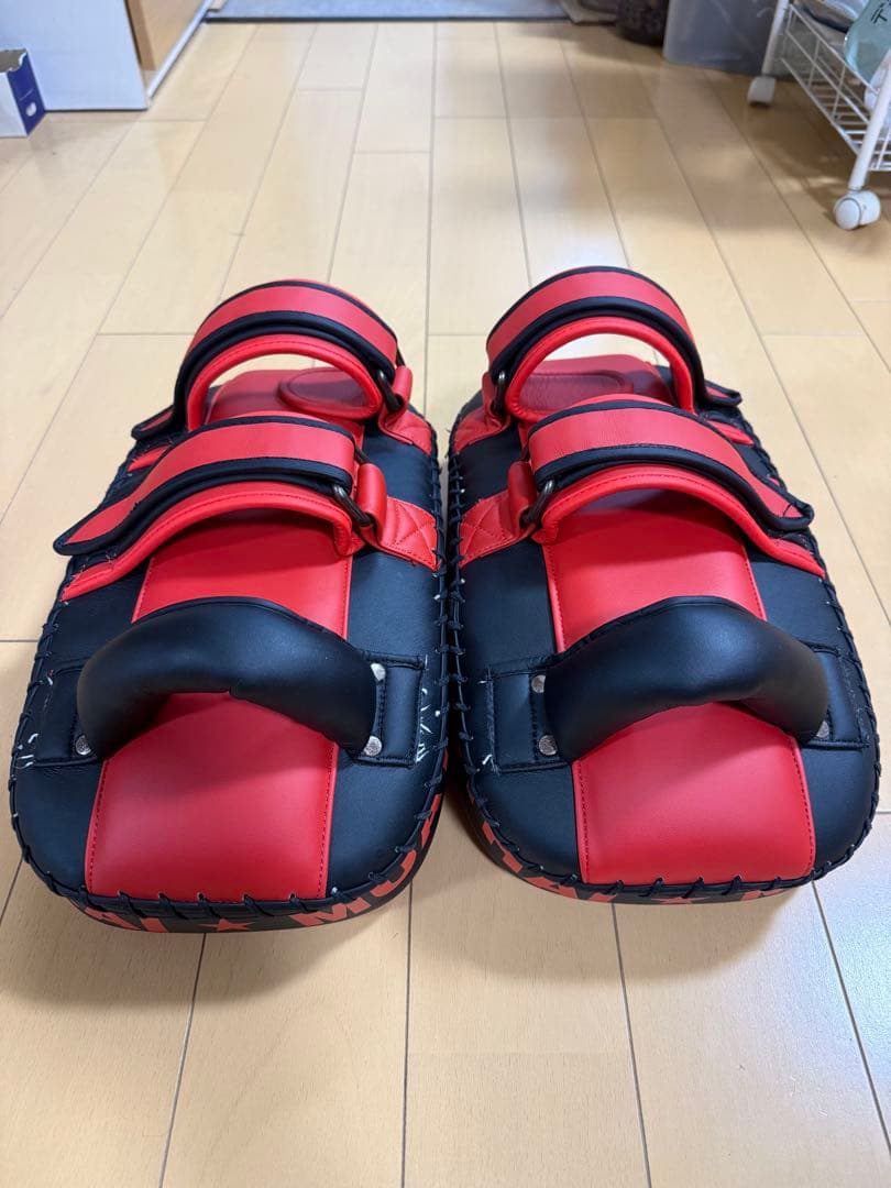 キックミット ペア　キックボ　空手　格闘技 【商材レーザー】　1回のみ使用