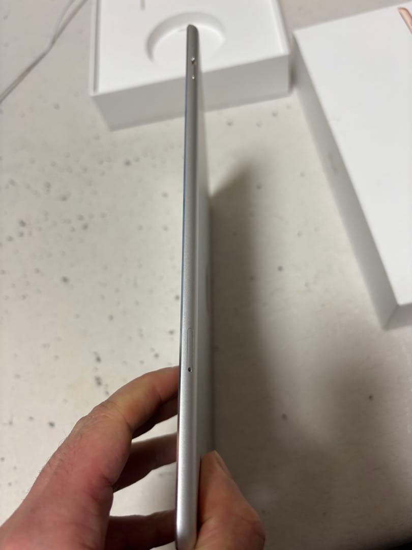 ユ*キ様 Apple iPad Air 2 32GB バッテリー97%