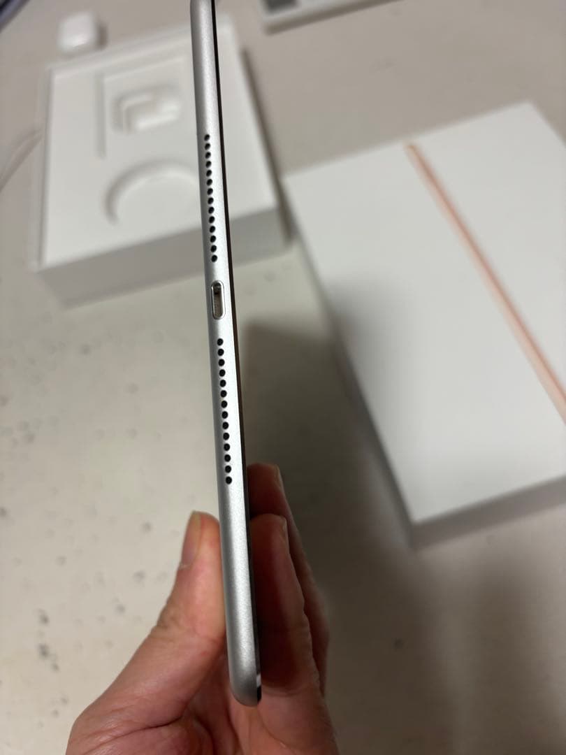 ユ*キ様 Apple iPad Air 2 32GB バッテリー97%