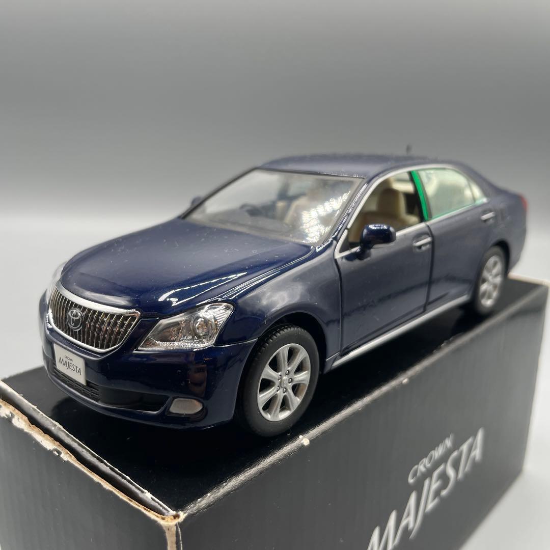 1/30 TOYOTA CROWN MAJESTA ダークブルーマイカ