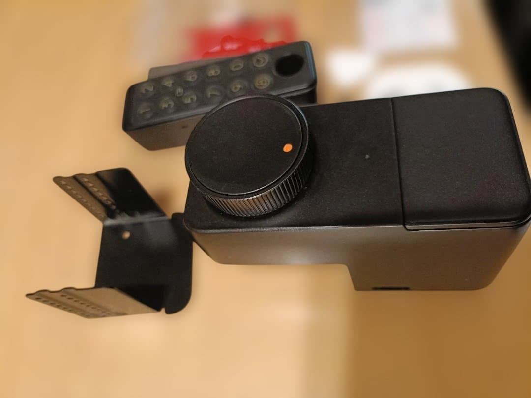 みき）Switch BotロックPRO、指紋認証パッド閉開センサーのセット