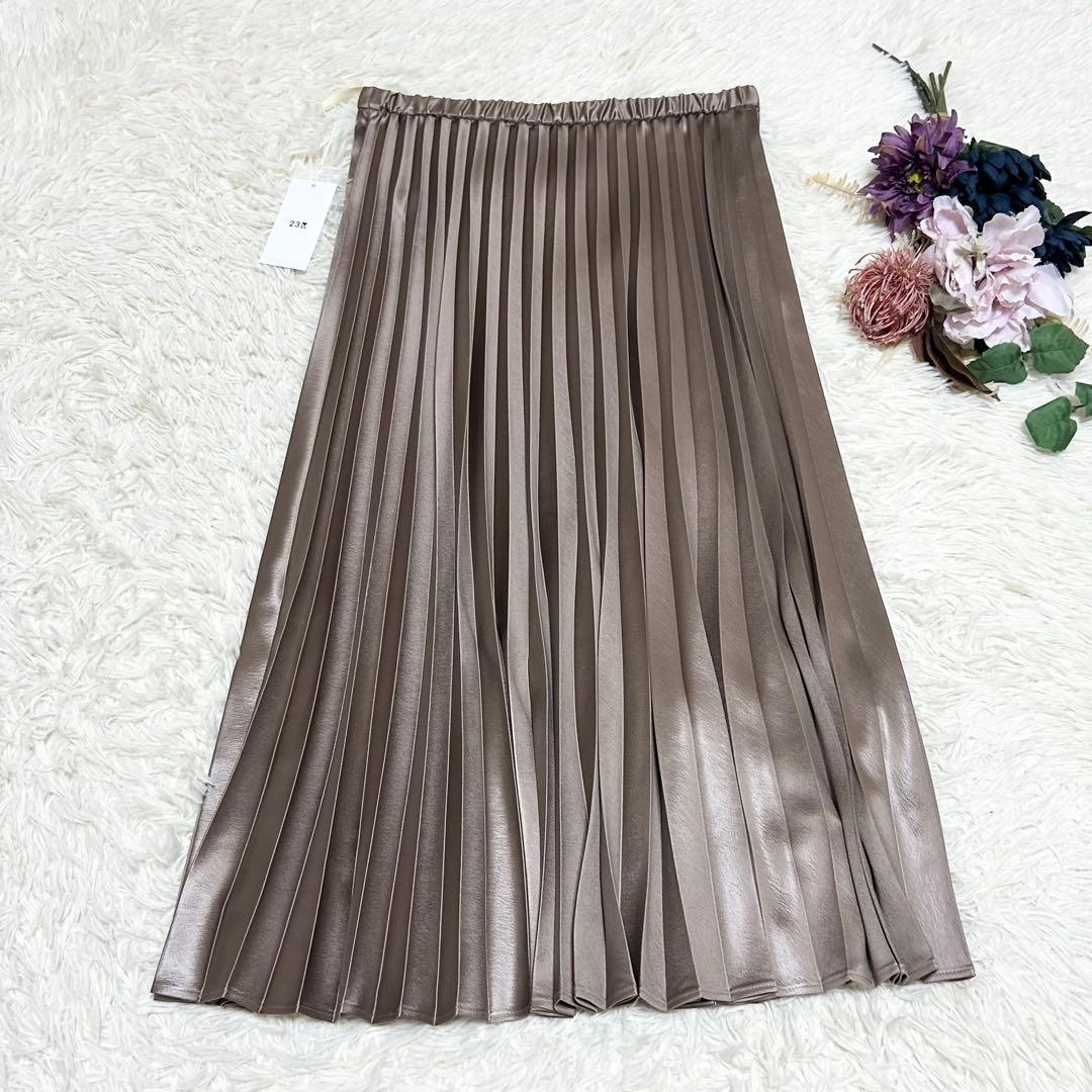 新品 23区【中村アンさん着用】サテンプリーツレザーライク スカート