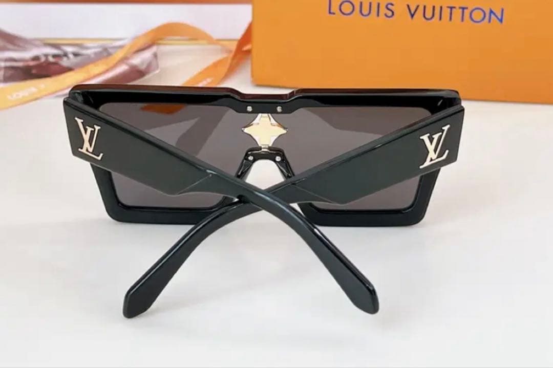 小物 Louis Vuitton Cyclone