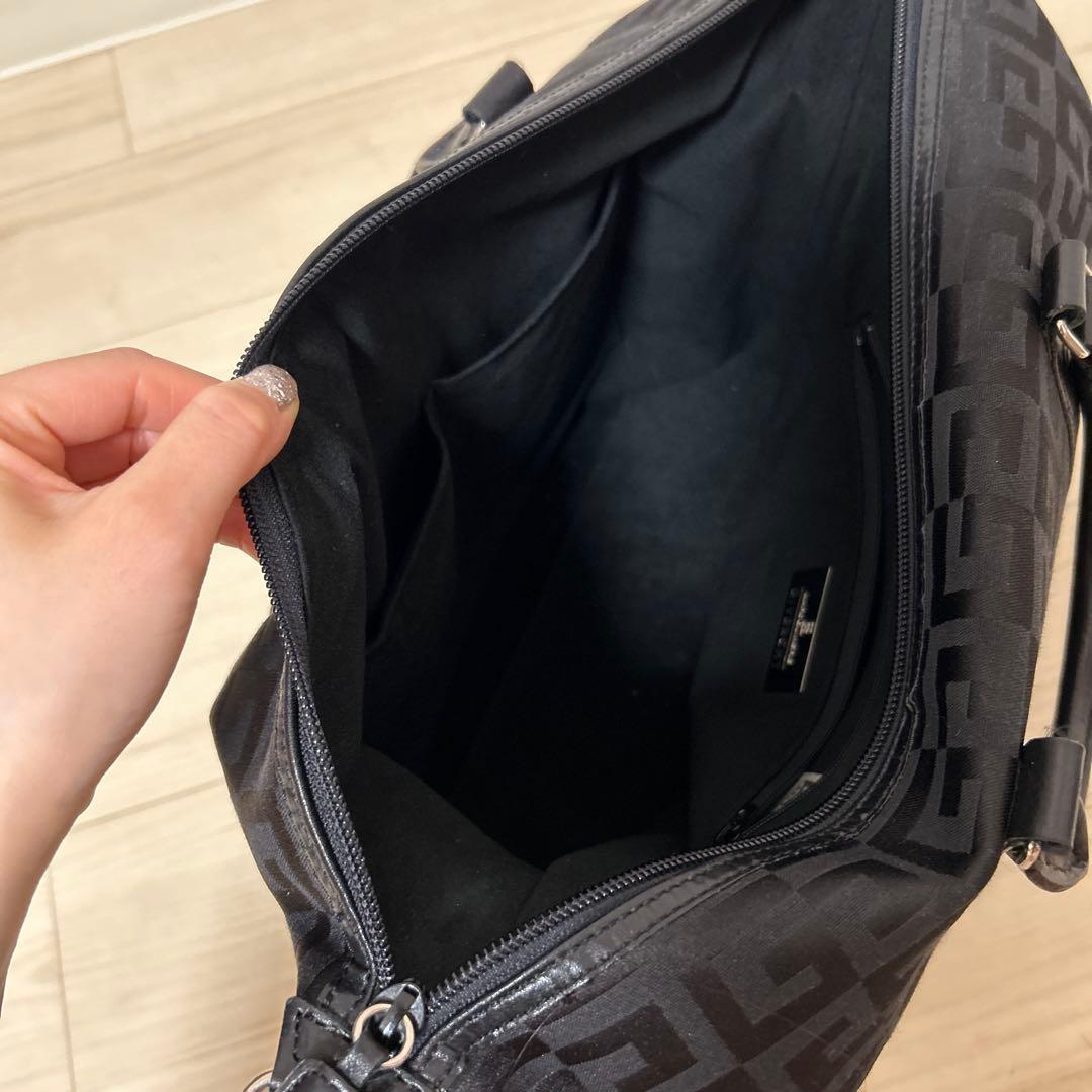 GIVENCHY ブラック ボストンバッグ