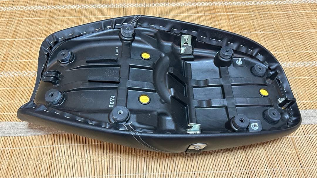 Kawasaki Z900RS 純正オプション ハイシート【中古】
