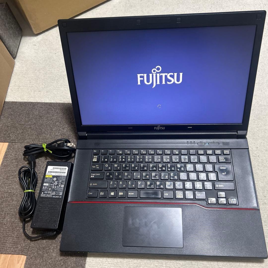 富士通　FMV-LIFEBOOK A553/G ACアダプター付き。