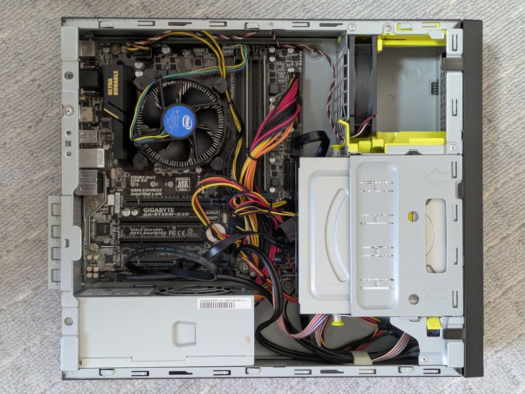 IN WIN製PCケースIW-CE685/300P　パーツ付き