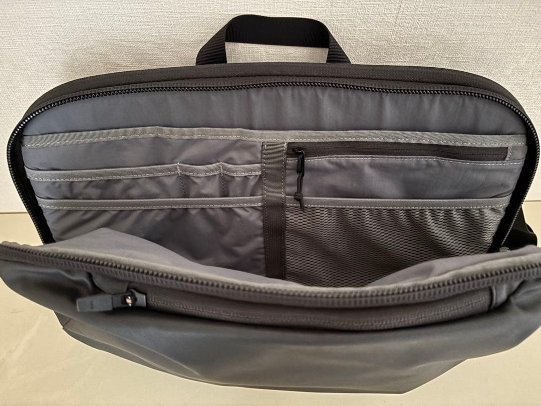 【美品】Aer TECH SLING 2 エアーテックスリング ボディバッグ