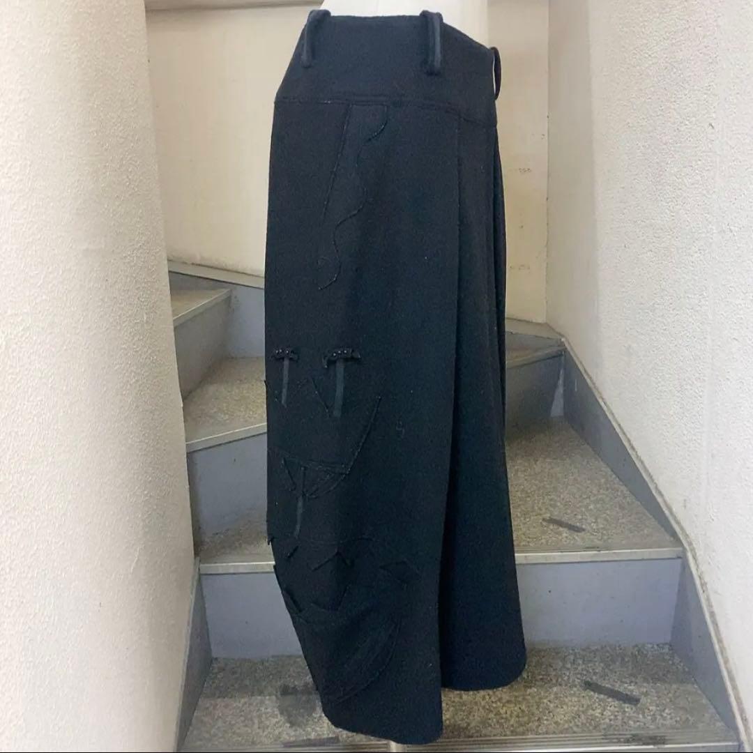 オレボレブラ　ウールスカート　黒色　花OLLEBOREBLA アルベロベロ