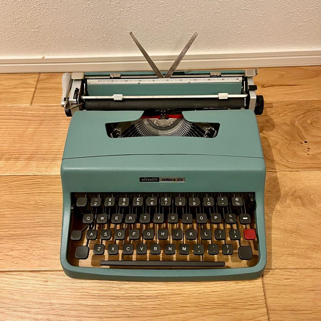 【昭和レトロ】Olivetti オリベッティ レッテラ 32 【タイプライター】