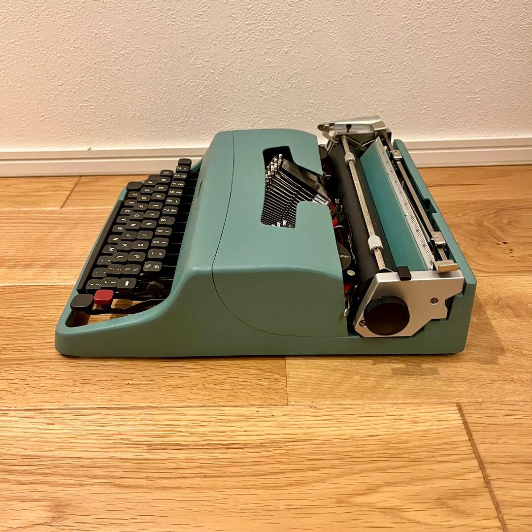 【昭和レトロ】Olivetti オリベッティ レッテラ 32 【タイプライター】