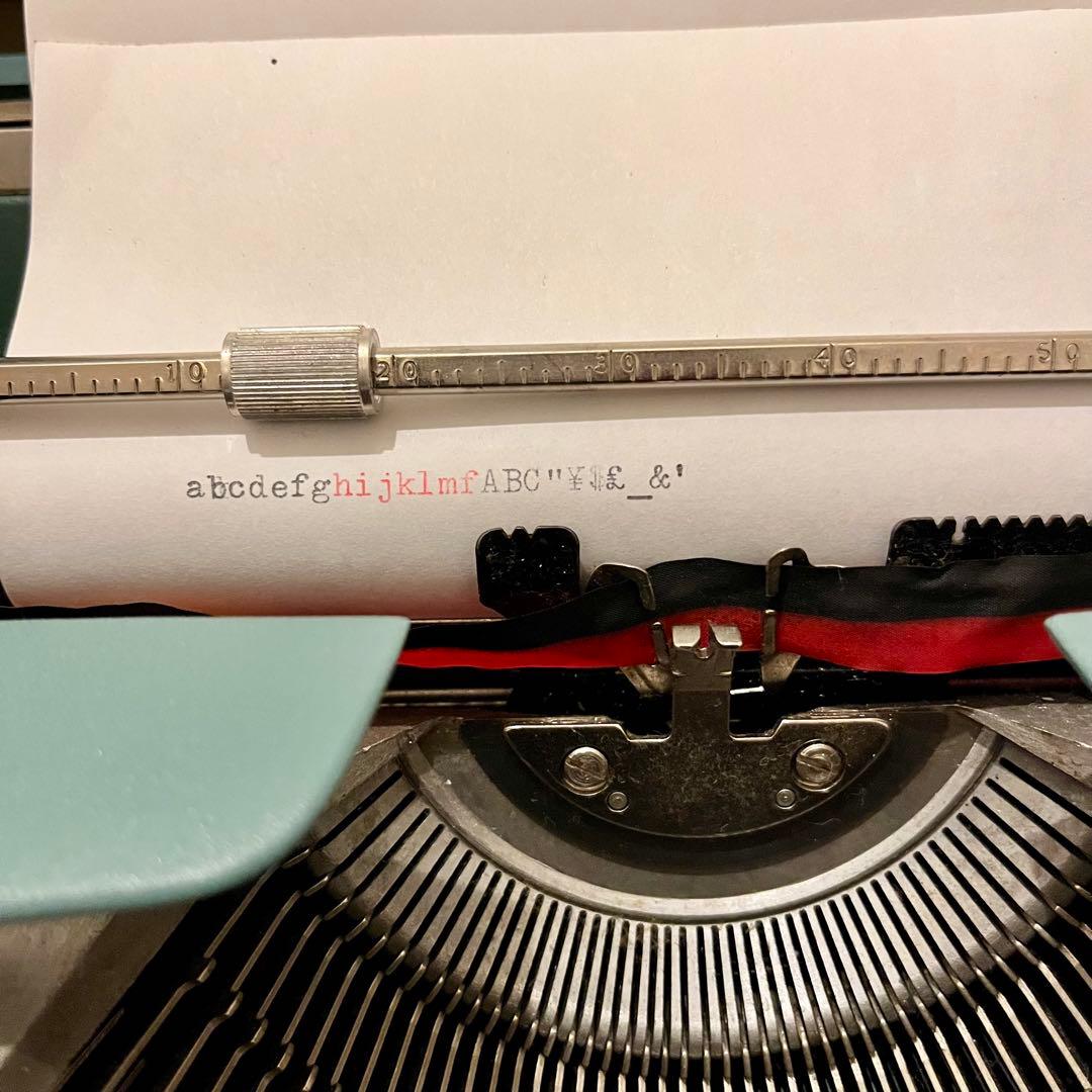 【昭和レトロ】Olivetti オリベッティ レッテラ 32 【タイプライター】
