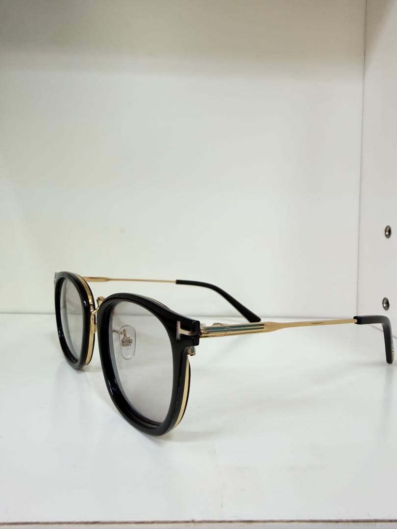 TOM FORD TF5568ライトグレーサングラス度なし　お値引き依頼機能ok