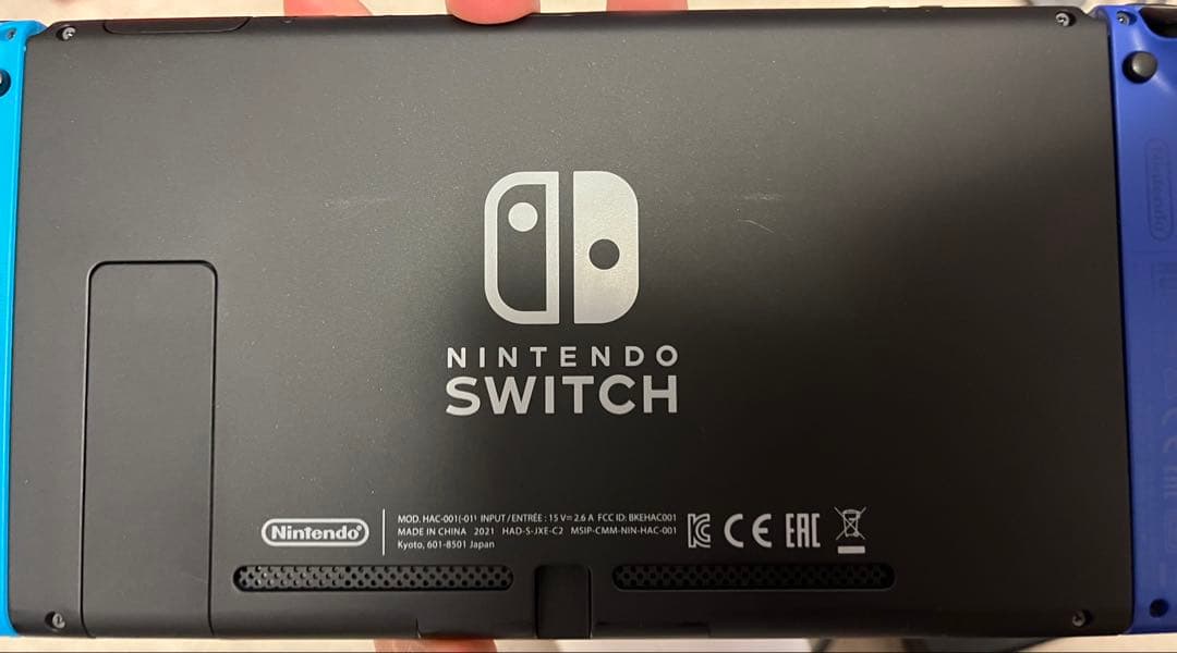 Nintendo Switch 本体(JoyCon色違い)