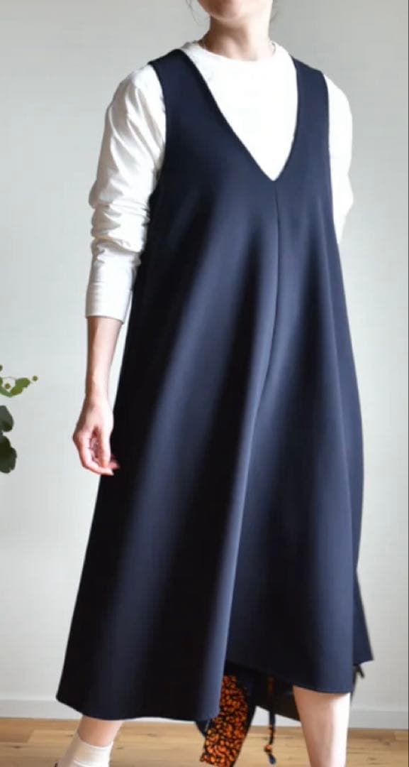 ＊our＊綺麗なシルエットのワンピース　ネイビー