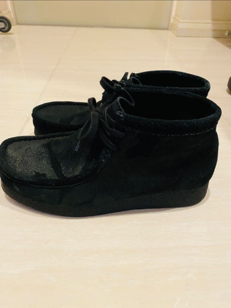 Clarks ワラビーエヴォブーツ スエード黒迷彩 25.5