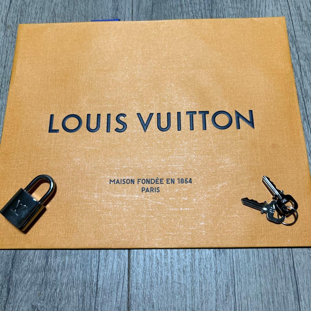 LOUISVUITTONルイヴィトン南京錠シルバーカデナパドロックNo.309