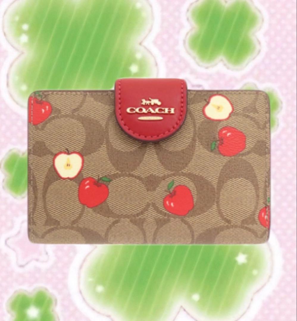 COACH • リンゴ柄 二つ折り財布 ♡