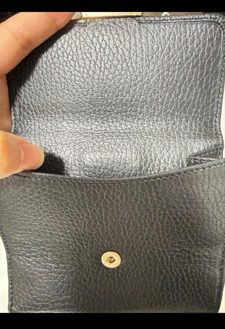 みぃGUCCI 黒 レザー 二つ折り財布