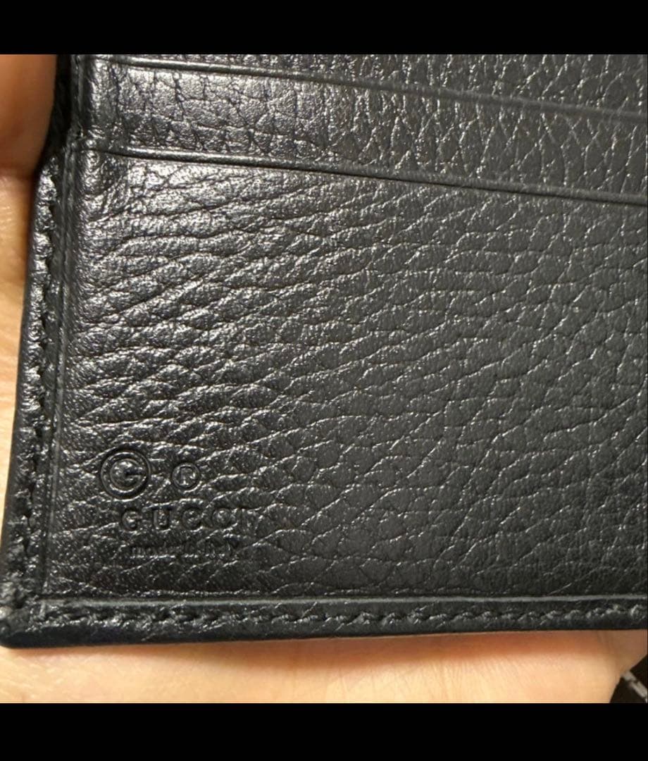 みぃGUCCI 黒 レザー 二つ折り財布