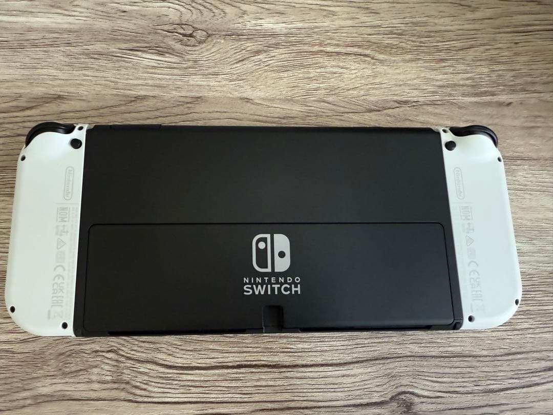 【美品】Switch 有機ELホワイト＋純正キャリングケース　2024年購入