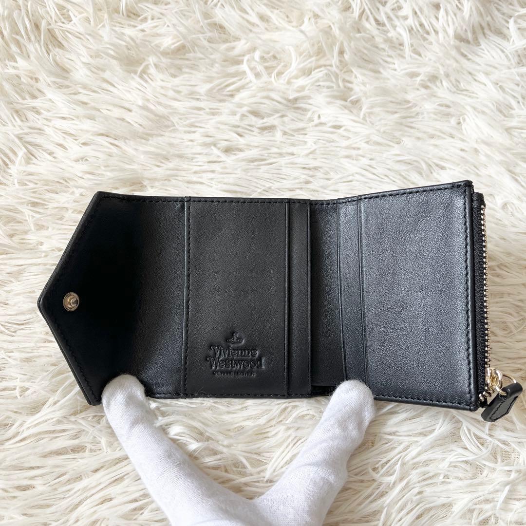 新品✨ヴィヴィアンウエストウッド　三つ折り財布　オーブ　黒　レザー　フロントロゴ
