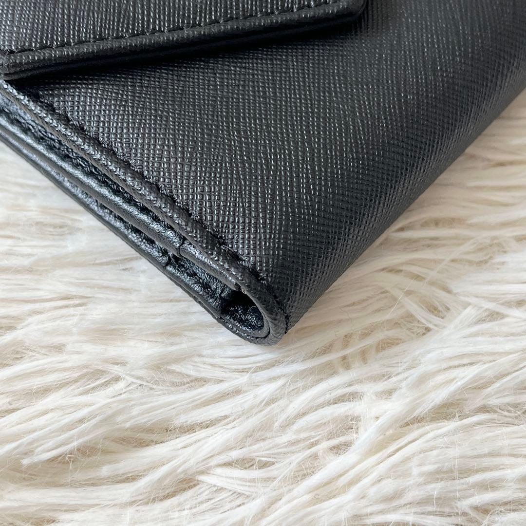 新品✨ヴィヴィアンウエストウッド　三つ折り財布　オーブ　黒　レザー　フロントロゴ
