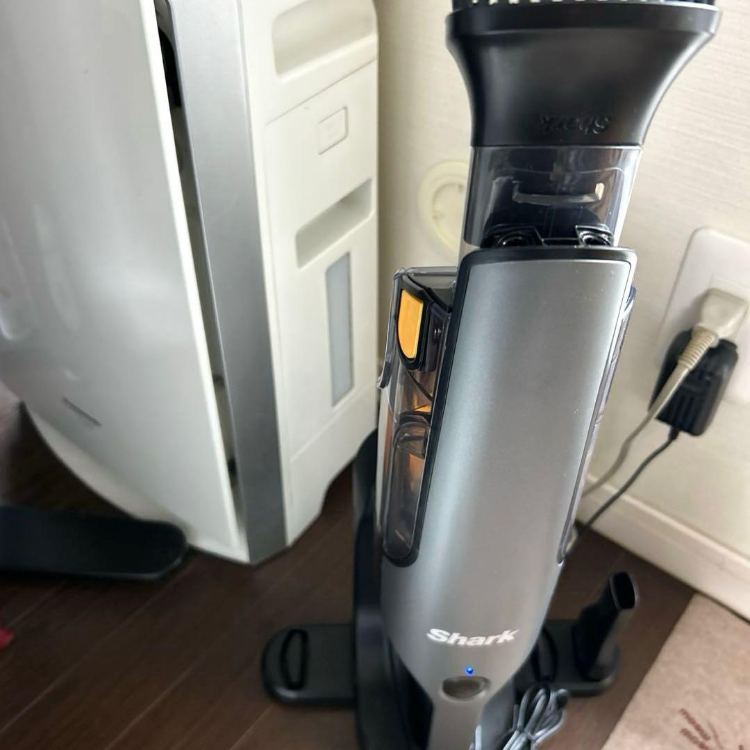 Shark 充電式サイクロンハンディクリーナー 本体一式