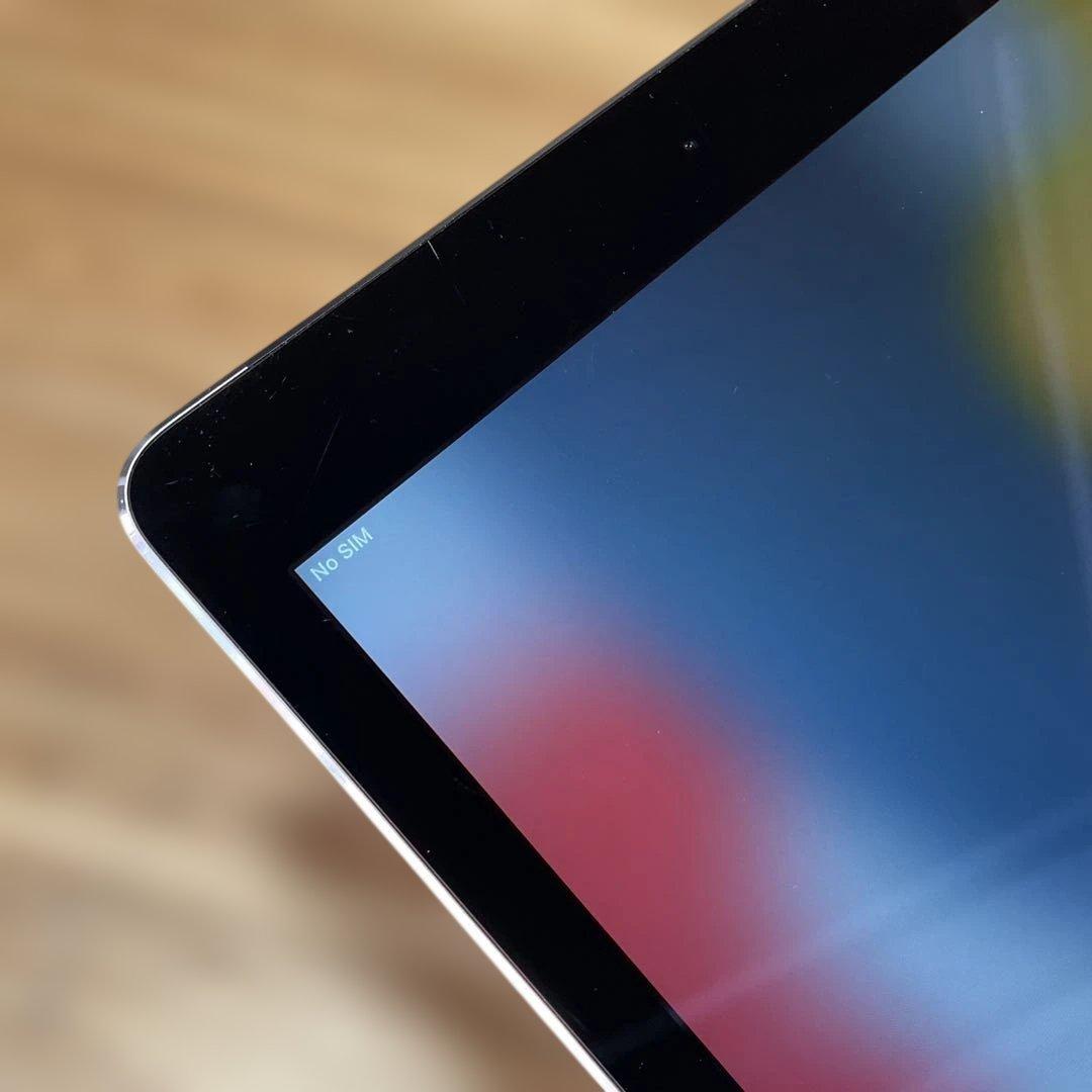 【美品】iPad Air 2 128GB Wi-Fi+Cellularシルバー