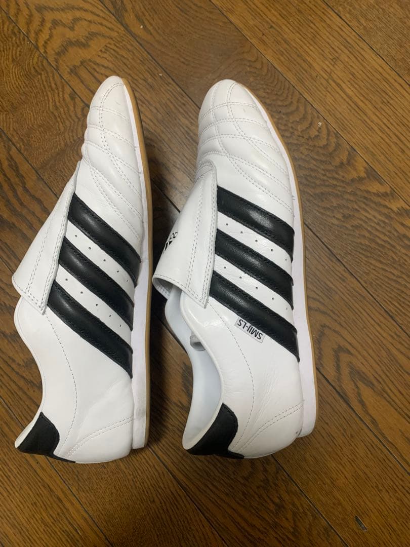 ホワイトとブラックのadidas TAEKWONDO W 27cm