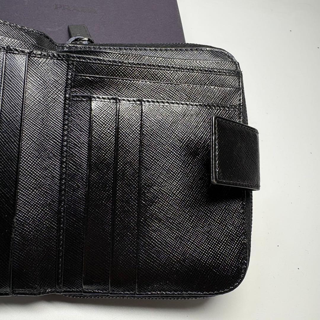 M605Aプラダ 二つ折り財布 三角ロゴサフィアーノレザー ファスナー ブラック