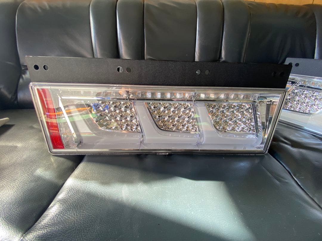 小糸　LED テールランプ　KOITO 3連タイプ　ノーマルターン　左右　②