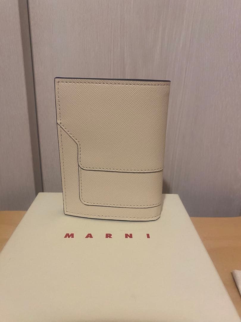 MARNI アイボリー 二つ折り財布　新品未使用品