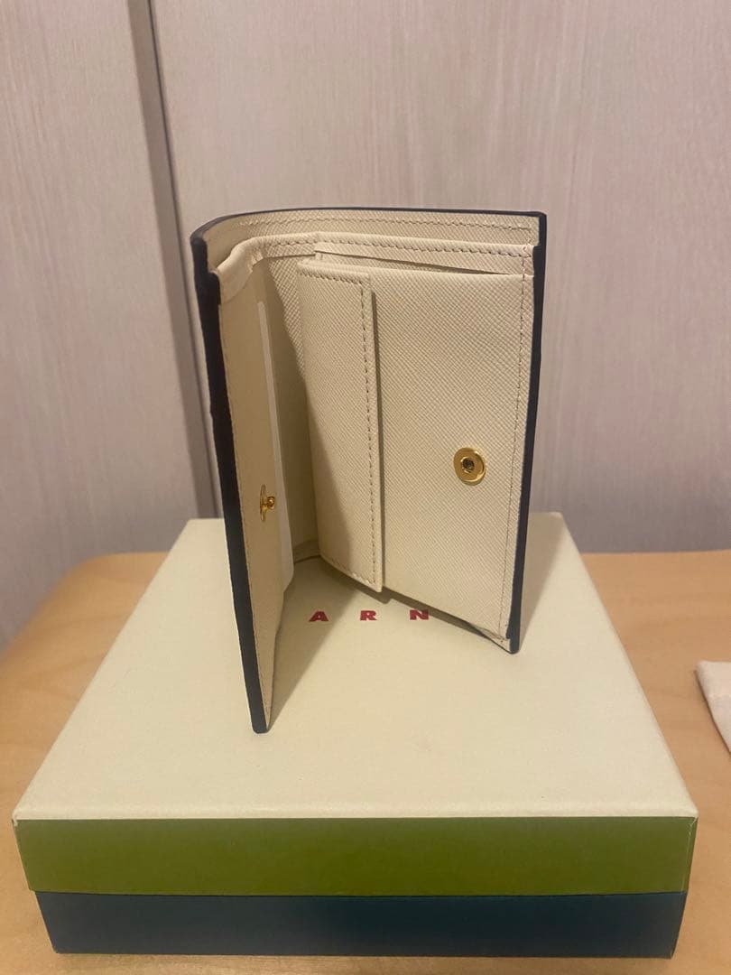 MARNI アイボリー 二つ折り財布　新品未使用品