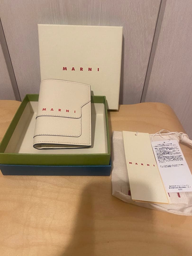 MARNI アイボリー 二つ折り財布　新品未使用品