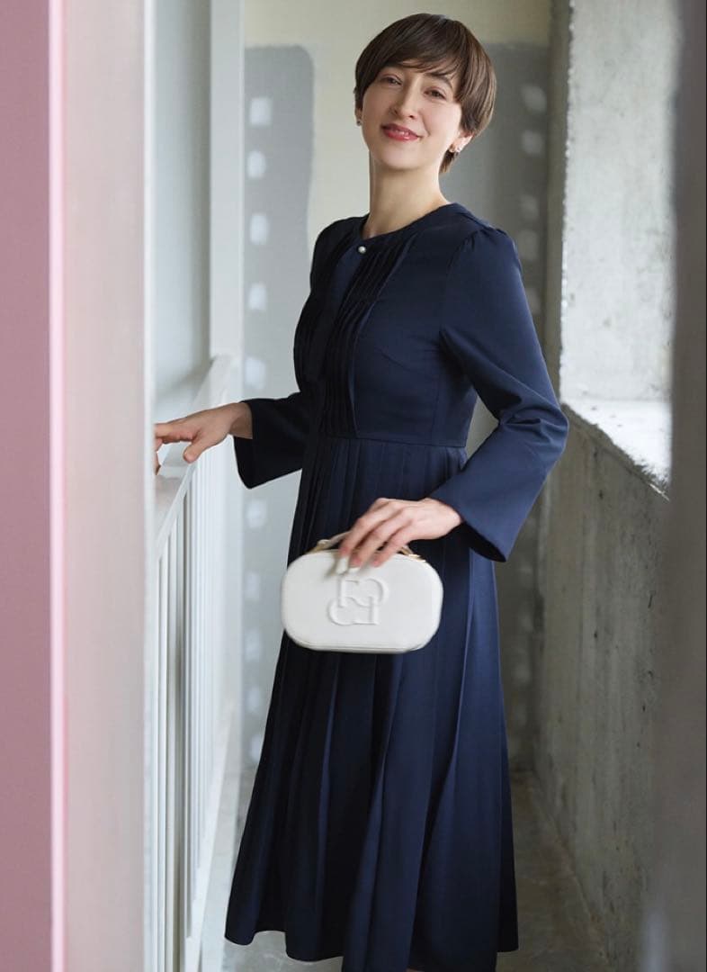 美品セルフォードcelfordボウタイプリーツワンピース佳子様石原さとみ佳子さま