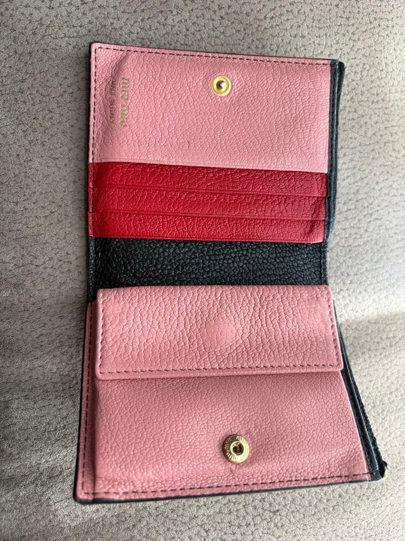 ［美品］MIU MIU 二つ折り財布 黒
