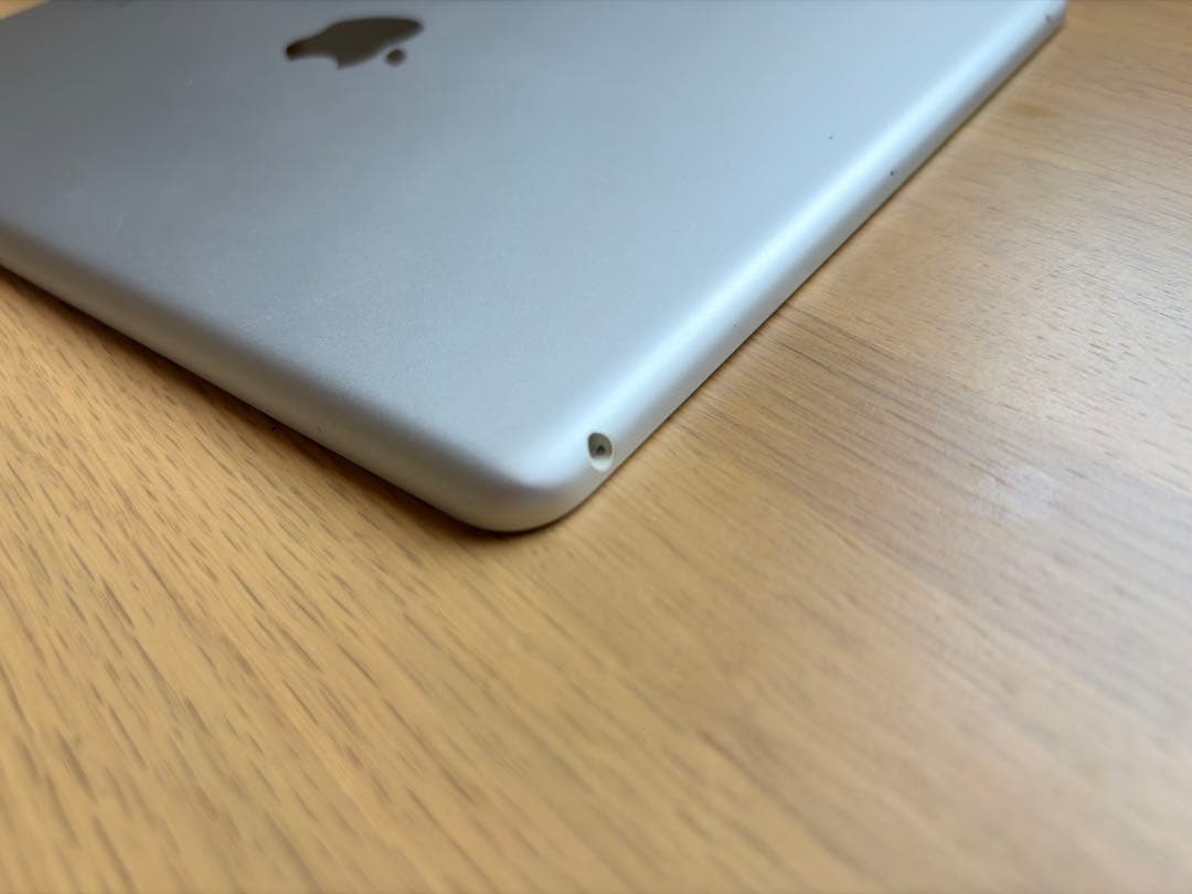 Apple iPad (第7世代) 10.2インチ Wi-Fiモデル ホワイト