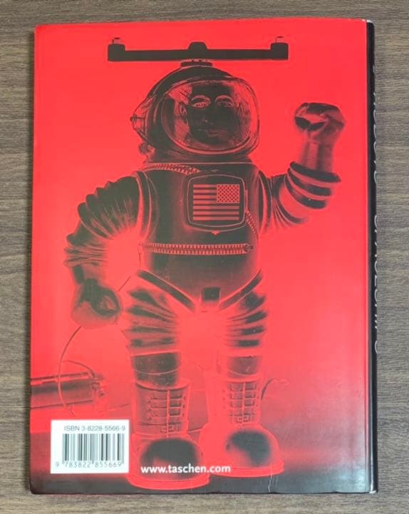 英文書『ROBOTS AND SPACESHIPS』　「ロボットと宇宙船」写真集