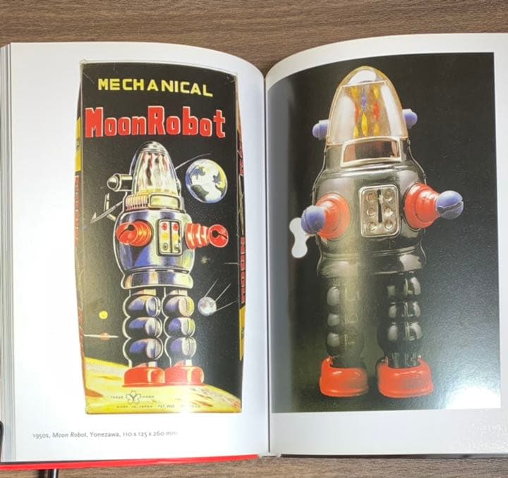英文書『ROBOTS AND SPACESHIPS』　「ロボットと宇宙船」写真集