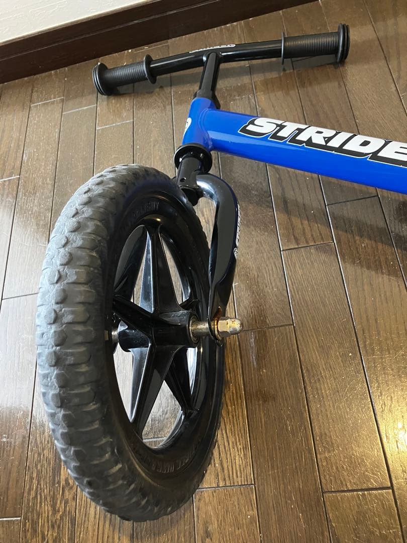 ストライダー　青　Classic model